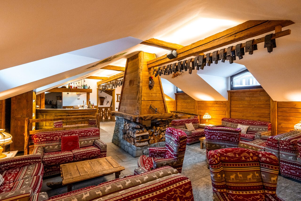 Immodrone_Romantic-Jolanda-Hotel-Gressoney_041-scaled